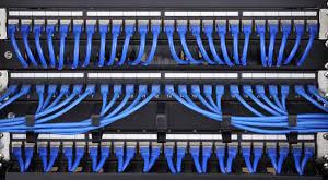 Netscale 48 supports Automated Infrastructure Management (AIM). The sensor strips of the AIM system R&MinteliPhy can be plugged in or replaced during operation (hot-pluggable).